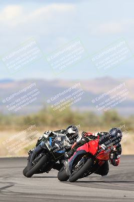 media/Nov-16-2025-Race Pace (Sun) [[8c5fa54630]]/Verified Riders/7-Turn 4 (1155am)/